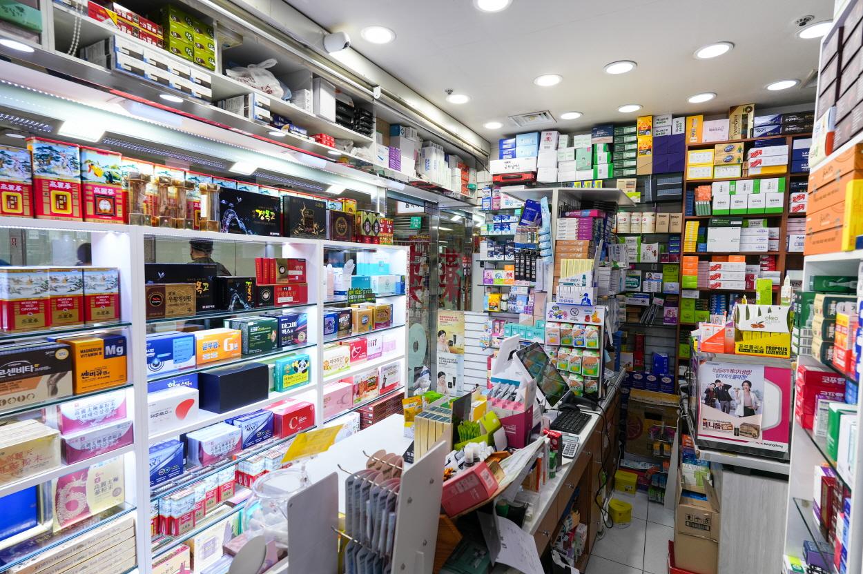 세계약국 내부1