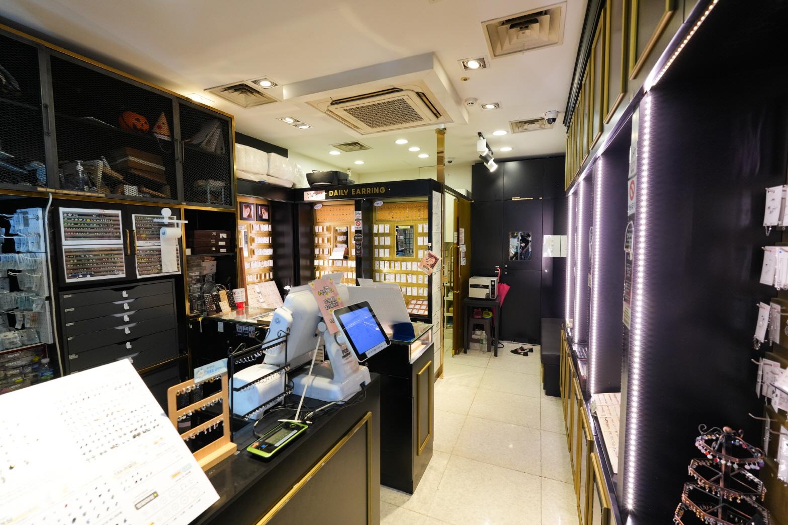 심미안 피어싱 내부1