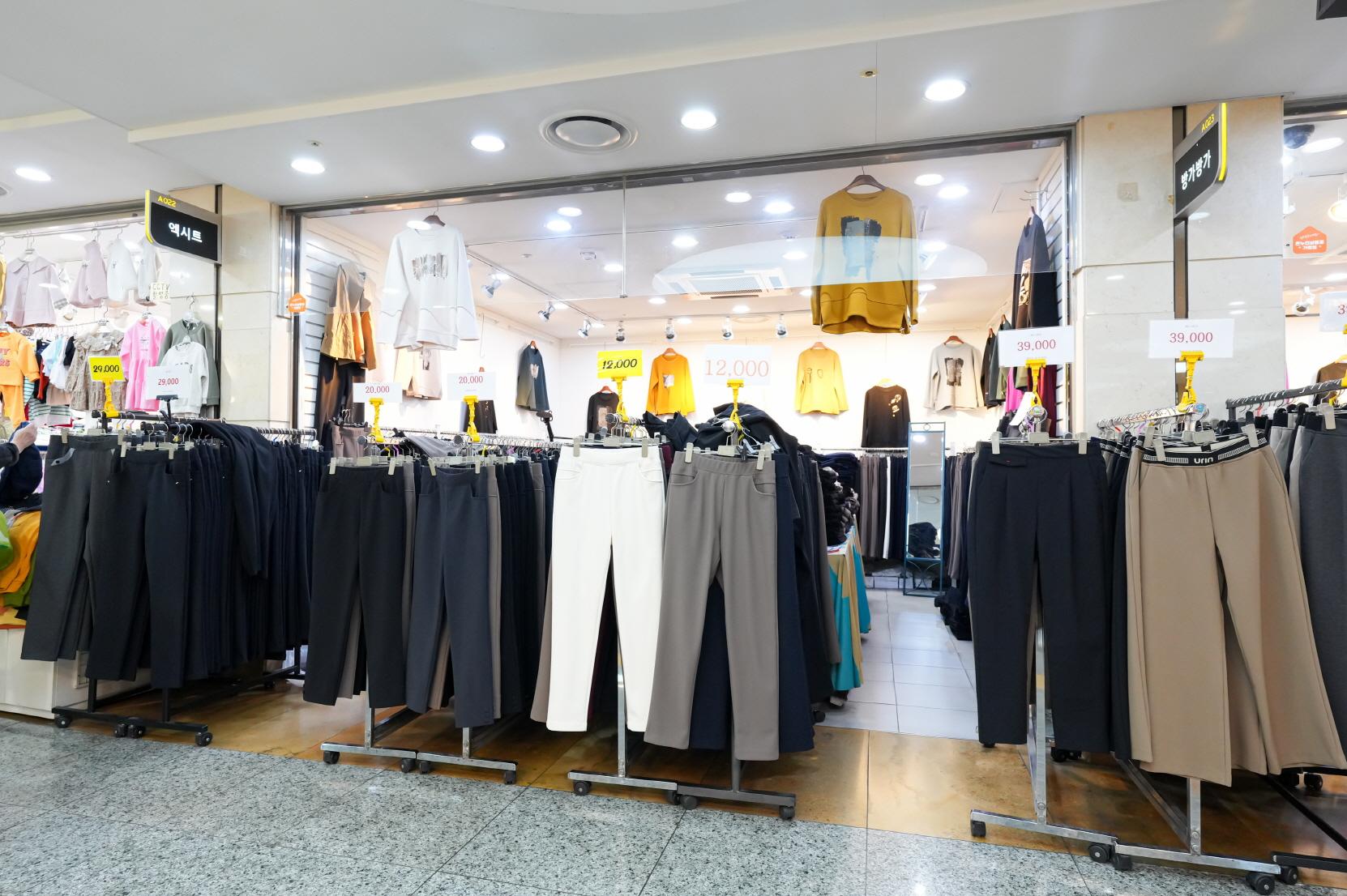 엑시트 외부전경