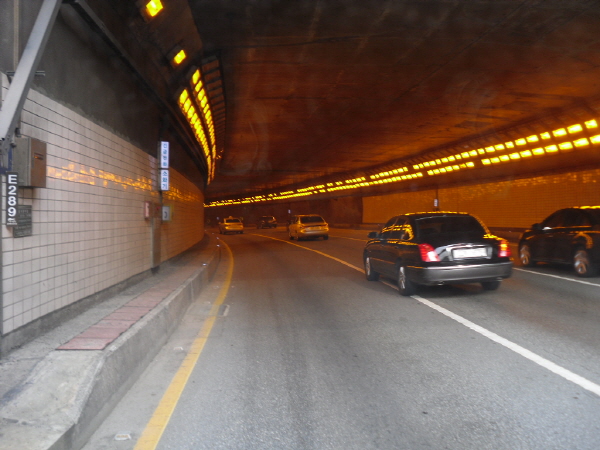 내부순환로(성동방향) 홍지문 터널 시점 사진