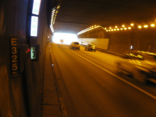 내부순환로(성동방향) 홍지문 터널 시점 지난 1700M 사진