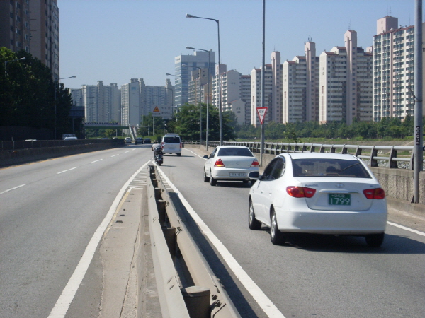 동부간선도로(성수방향) 수락고가종점 지난 140M 사진