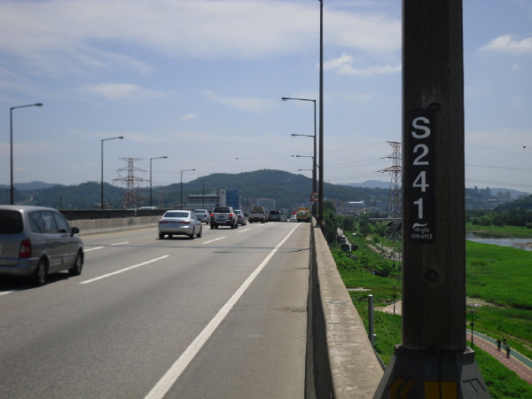 동부간선도로(장지방향) 탄천고가시점 지난 995M 사진