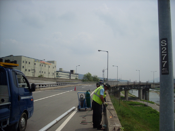 서부간선도로(시흥방향) 안양천교 시점 지난 140M 사진